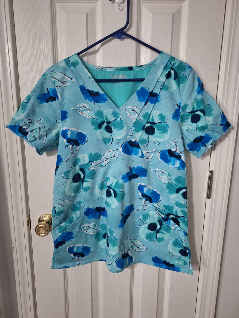 Women's Landau Teal & Blue Floral V-Neck Scrub Top Size L
